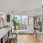 Rare Find Loft With Full Kitchen At Heart Of Downtown