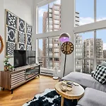 Rare Find Loft With Full Kitchen At Heart Of Downtown